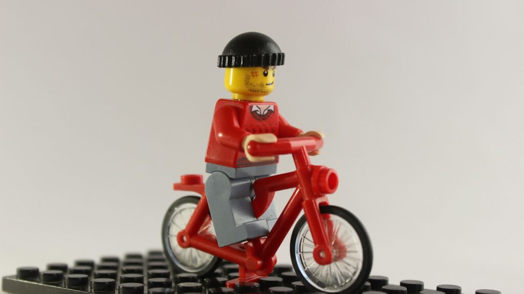 LEGO Fahrrad [Foto von Adyant Pankaj auf Unsplash]