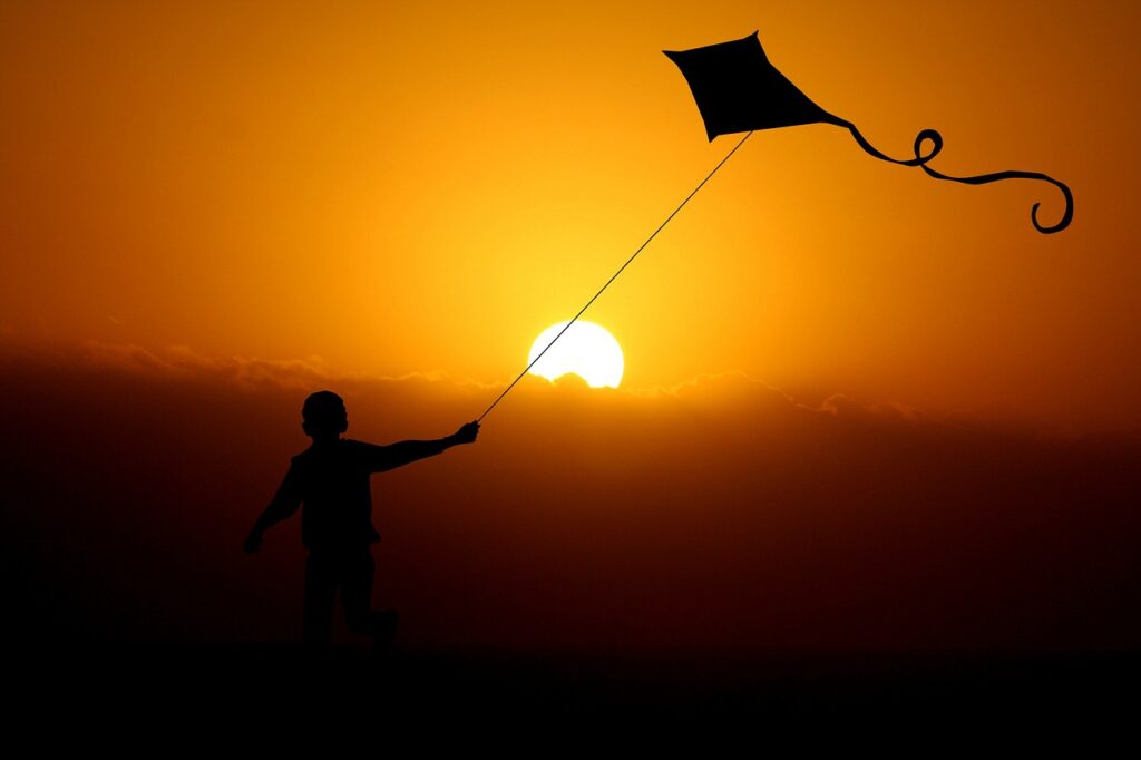 Drachen steigen lassen - Wind nutzen [Image by Anja from Pixabay]