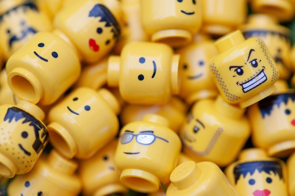 LEGO Vielfalt – Köpfe [Bild von Andrzej Rembowski auf Pixabay]