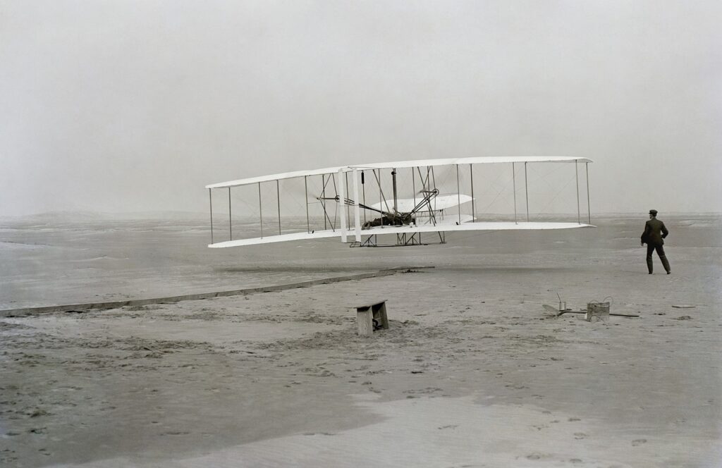 Flugzeug — Gebrüder Wright [Image by WikiImages from Pixabay]