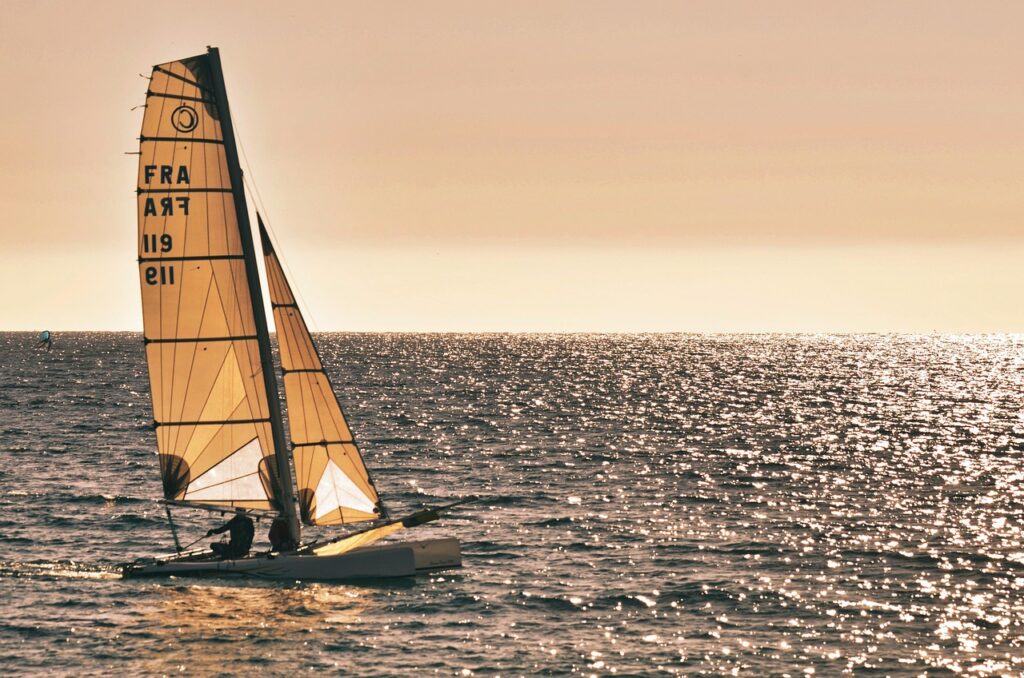 Segelboot [Bild von Fabien auf Pixabay]