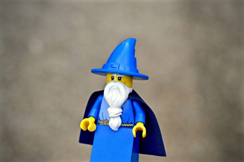 LEGO Zauberer [Bild von ErikaWittlieb auf Pixabay]