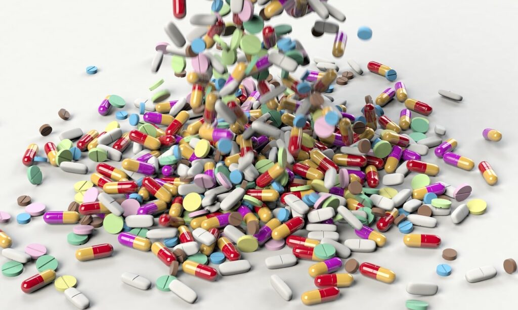 Medikamente / Heilmittel / Tabletten [Bild von Arek Socha auf Pixabay]
